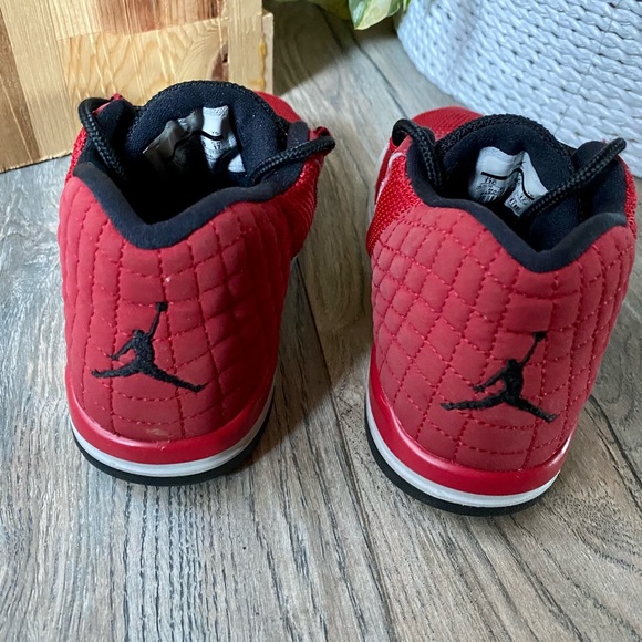 Youth Jordan’s size 11 - Picture 3 of 5